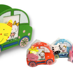 Puidust laste kirjatarvete organisaator auto kujuga, roheline, punane, sinine ja roosa.