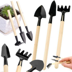 Kolm metallist mini tööriista puidust varrega lillede hoolduseks.